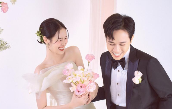 Anh Đức thông báo ngày cưới mới nhất với bà xã 9x
