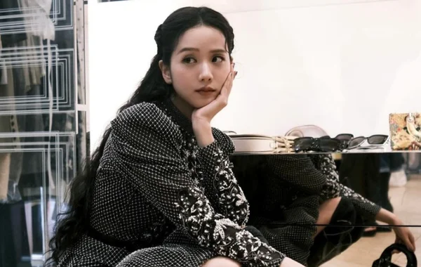 Jisoo giúp Dior top trending tại tuần lễ Paris Haute Couture Thu Đông 2024