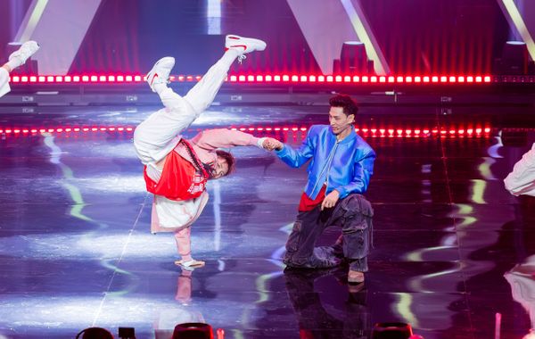 Màn freestyle battle cực đỉnh của hội anh trai "giấu nghề"