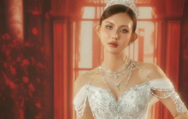 Những kiểu váy cưới thời thượng cho cô dâu mùa xuân 2025