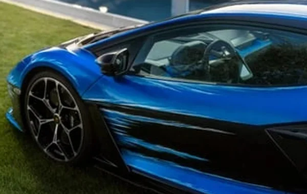 Siêu xe Lamborghini Revuelto với màu sơn tốn gần 500 giờ thực hiện