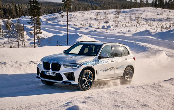 Toyota và BMW lập liên minh sản xuất xe chạy bằng hydro
