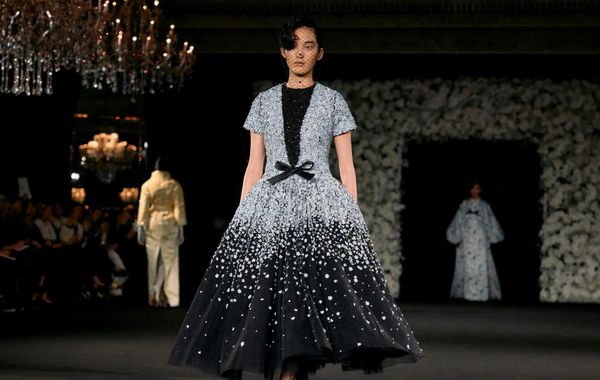 Richard Quinn RTW SS25: Công trình đồ sộ của những chiếc váy cưới cao cấp