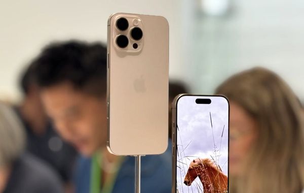 iPhone 16 Pro Max quá hot, màu titan sa mạc cháy hàng tại Việt Nam, có thể giao hàng trễ