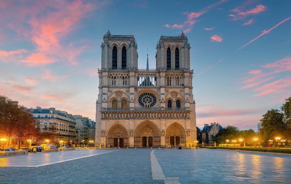 Một ngày đẹp trời ở Paris mộng mơ