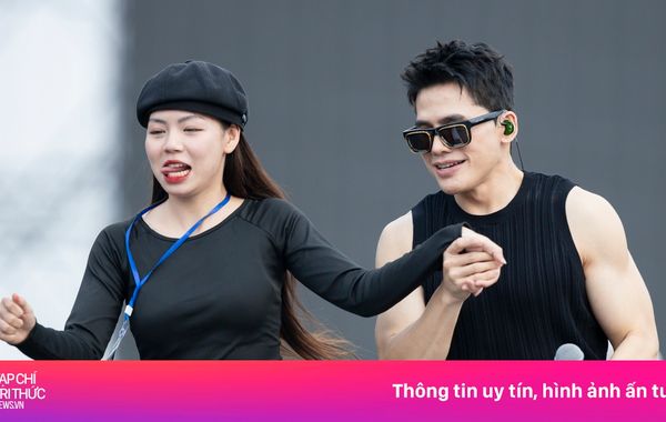 Tự Long và dàn anh tài mặc áo ba lỗ, quần short tổng duyệt