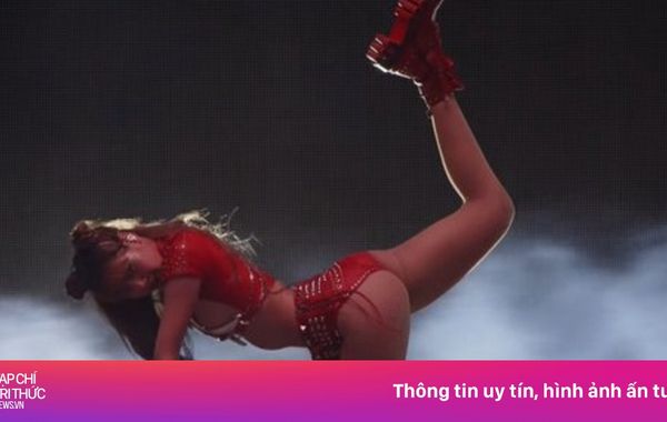 Vũ đạo của Lisa gây tranh cãi