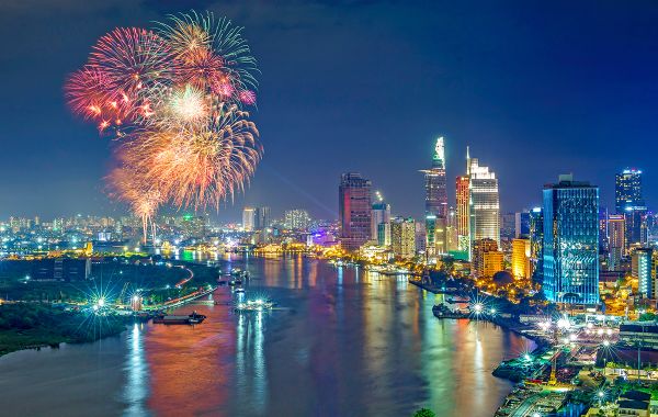 Du lịch tháng 4 đi đâu? Gợi ý những điểm đến đẹp và sôi động nhất