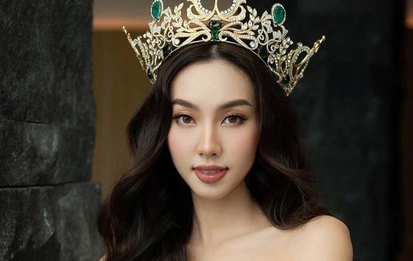Sen Vàng chấm dứt hợp đồng với Thùy Tiên
