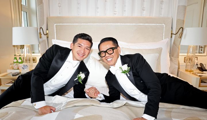 Thái Công kết hôn với bạn trai kém 17 tuổi, tiệc cưới xa hoa diễn ra trong 3 ngày