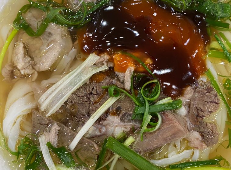 Phở bò là một trong những lựa chọn của hầu hết các bạn.