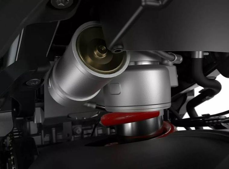 Tin tức lớn là động cơ bốn xi-lanh cải tiến tạo ra công suất 170 mã lực  và mô-men xoắn 114 Nm.