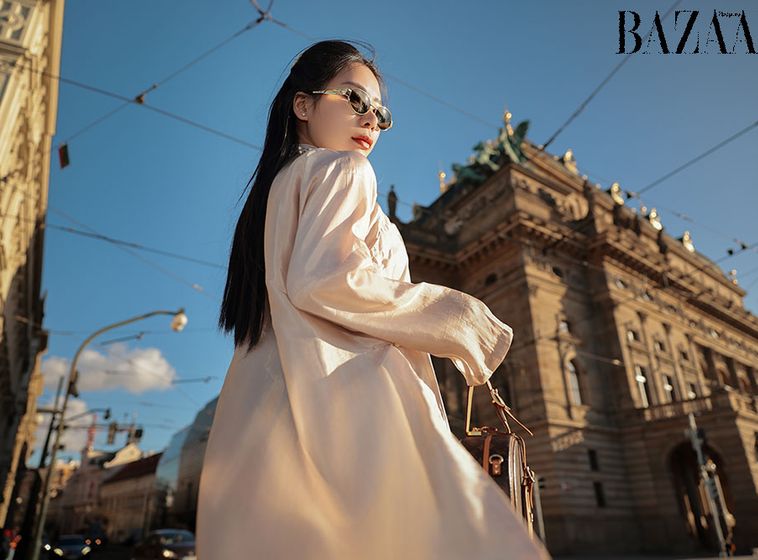 Đây cũng là nơi cô bắt đầu hành trình thực hiện bộ ảnh áo dài, tôn vinh vẻ đẹp văn hóa của Việt Nam trên mảnh đất Châu Âu.
