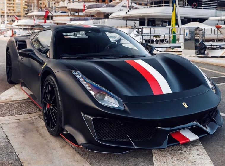 Phối màu này tương đồng với chiếc 488 Pista Spider mà anh đang sở hữu.