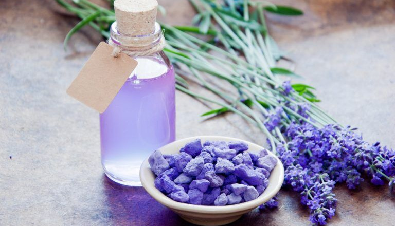 Những công dụng tuyệt vời của tinh dầu oải hương