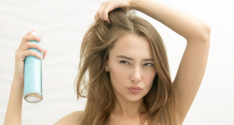 Những tip sử dụng dầu gội khô để “cứu cánh” cho mái tóc mùa hè của bạn