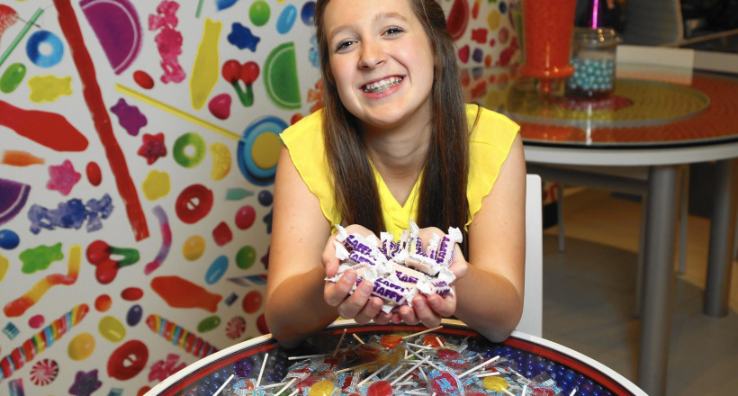 Nữ sinh 13 tuổi xây dựng đế chế kẹo không đường trị giá hàng triệu USD