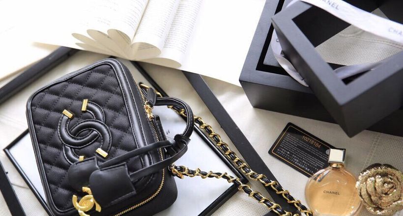 Khi Túi đựng mỹ phẩm - Vanity Case được thời trang hoá.