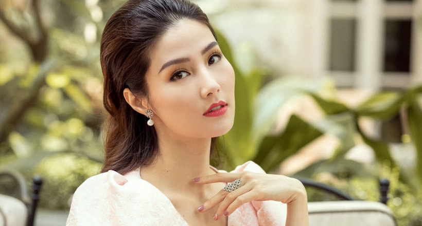 Diễm My thanh lịch như quý cô công sở