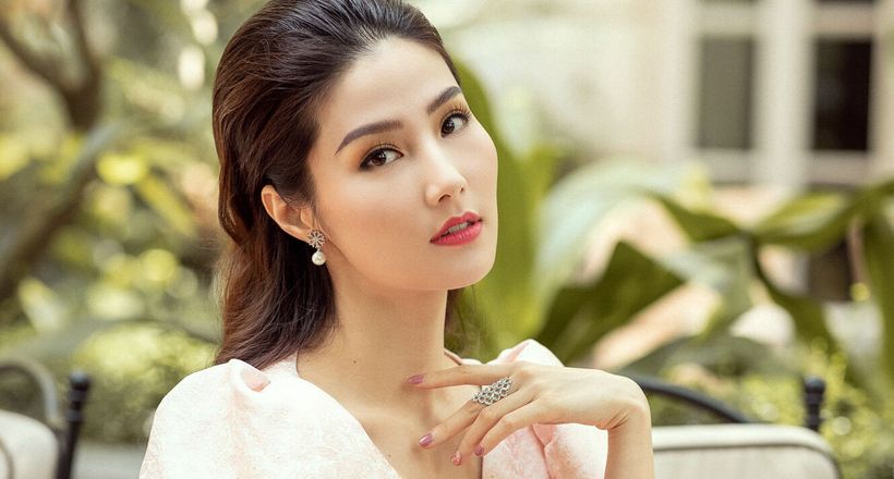 Diễm My thanh lịch như quý cô công sở