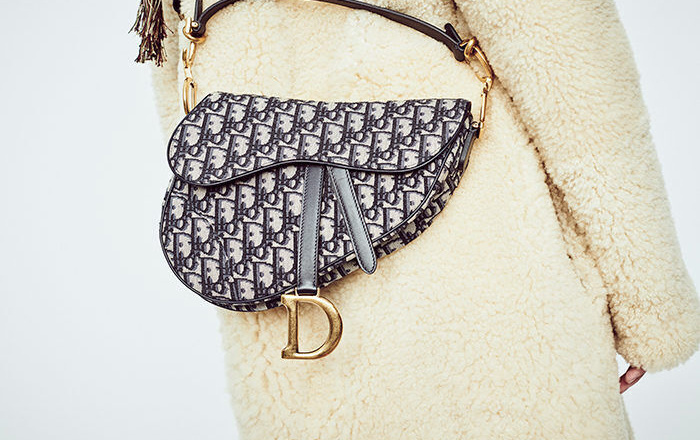 Quy trình sản xuất chiếc túi Dior Saddle sau 18 năm quay trở lại