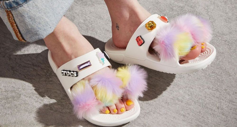 Crocs “lăng xê” 3 mẫu dép mới với các tuỳ chọn Jibbitz đặc biệt