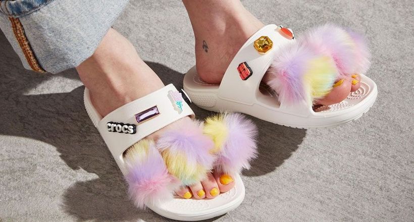 Crocs “lăng xê” 3 mẫu dép mới với các tuỳ chọn Jibbitz đặc biệt