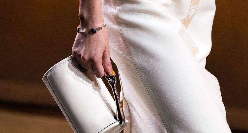 Mẫu túi Maximors hiện đại được Hermès tung ra trên sàn diễn Xuân Hè 2022