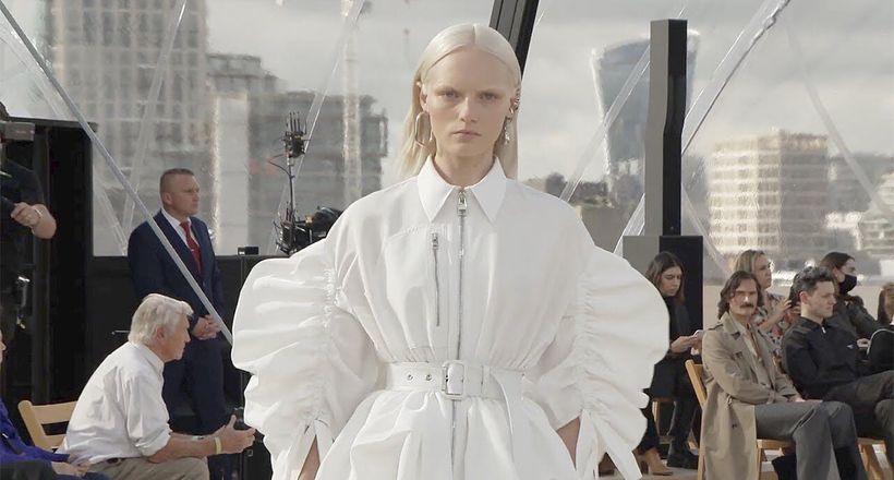 BST Xuân Hè 2022: Sự đổ bộ của "cơn bão" Alexander McQueen