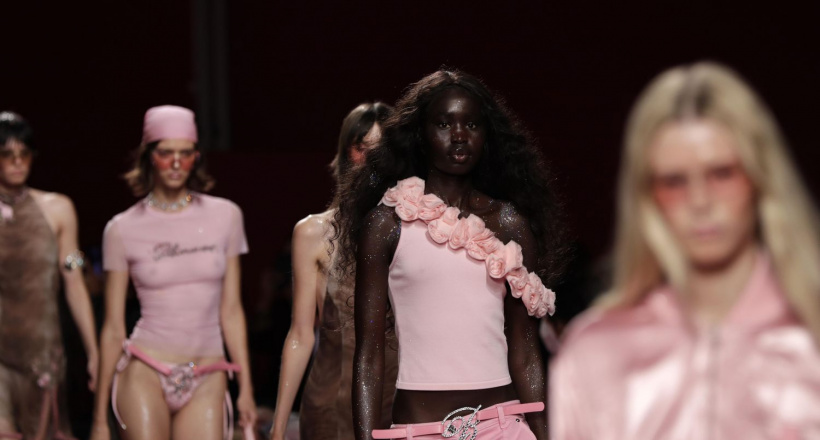 Gợi cảm và táo bạo như những năm 2000 ở Milan Fashion Week