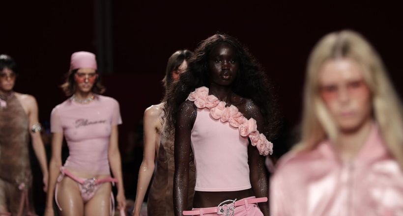 Gợi cảm và táo bạo như những năm 2000 ở Milan Fashion Week