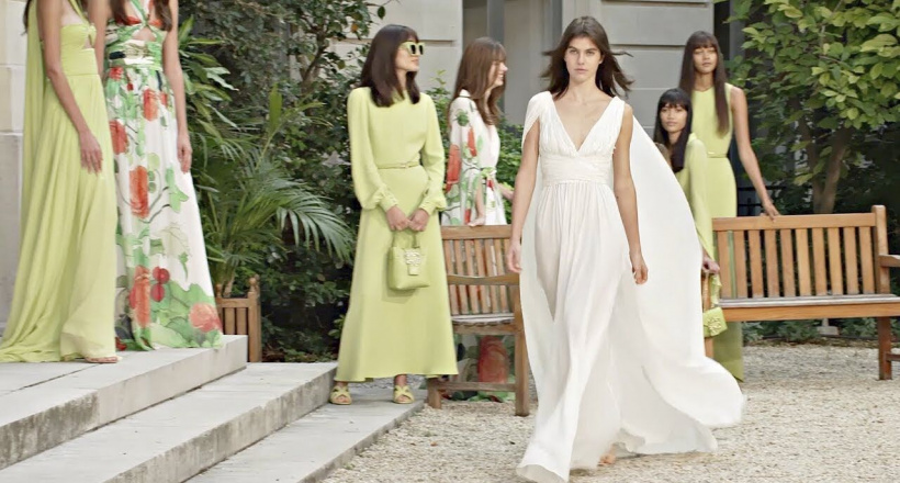 BST Xuân- Hè 2022 từ nhà mốt Elie Saab: Làn gió giản dị tinh tế