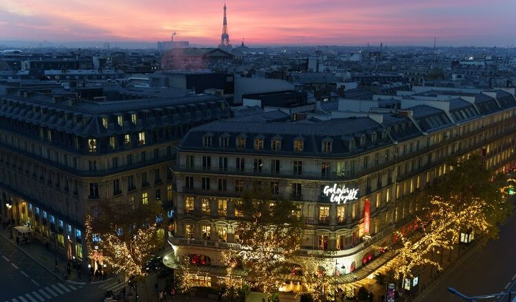 Sống trong không khí lễ hội dịp Noel ở Paris