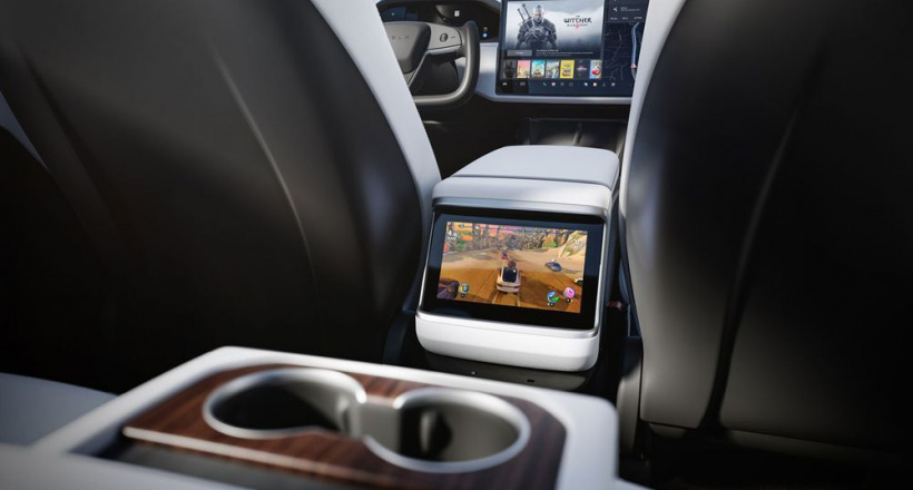 Xe Tesla bị điều tra vì tin tức người lái có thể chơi game khi điều khiển phương tiện