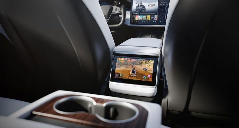 Xe Tesla bị điều tra vì tin tức người lái có thể chơi game khi điều khiển phương tiện