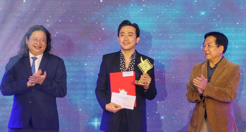 "Bố già" Trấn Thành tiếp tục đại thắng giải thưởng cuối năm