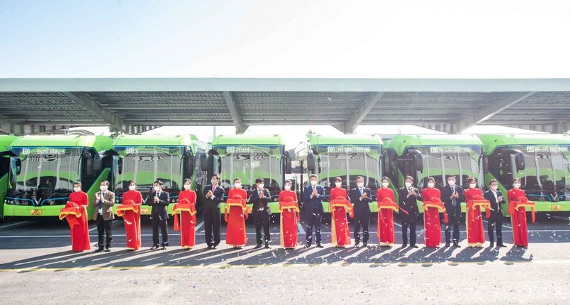 Xe buýt điện VinBus tham gia mạng lưới vận tải công cộng Hà Nội