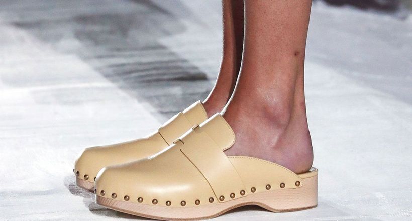 Clog - những đôi guốc gỗ lọc cọc đáng yêu cho thời trang hè