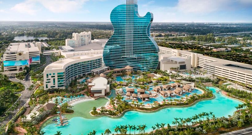 Siêu khách sạn hình đàn guitar nơi Khánh Vân tham dự Miss Universe