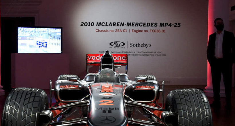 Chiếc xe đua vô địch F1 của Lewis Hamilton được bán đấu giá tại British Grand Prix