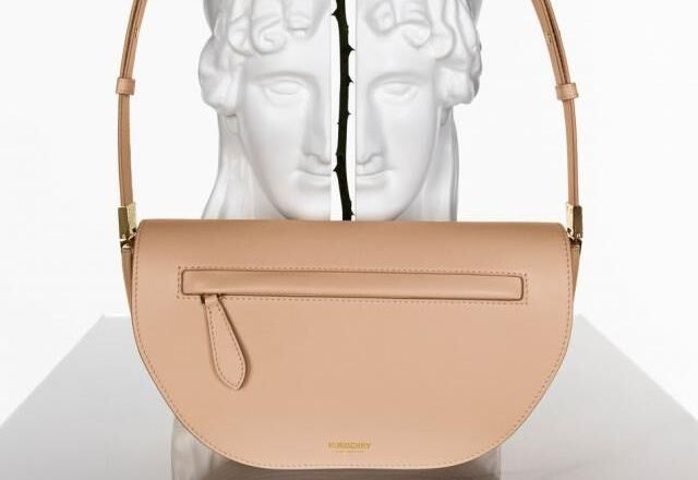 Burberry chính thức ra mắt chiến dịch quảng cáo cho mẫu túi Olympia