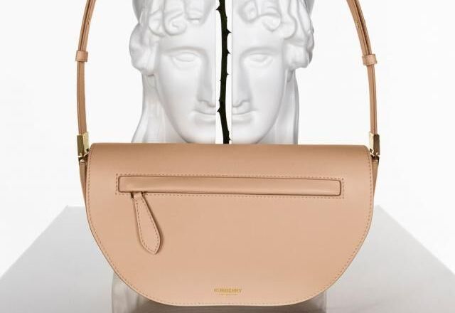 Burberry chính thức ra mắt chiến dịch quảng cáo cho mẫu túi Olympia