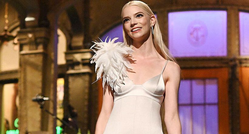 Diện 10 bộ đồ, Anya Taylor-Joy biến sân khấu thành sàn diễn thời trang của riêng mình