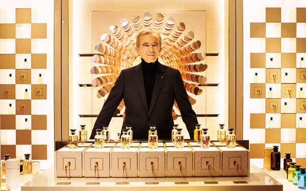 Ông chủ Louis Vuitton vượt Jeff Bezos trở thành người giàu nhất thế giới