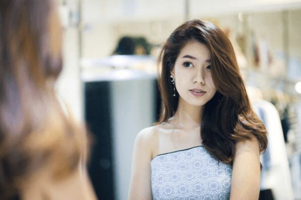 Bỏ túi ngay những kiểu tóc sang chảnh, quyến rũ cho nàng “trán thấp”