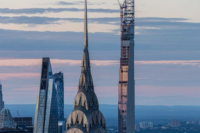 Đến "khu tỷ phú" chiêm ngưỡng tòa nhà mỏng nhất thế giới
