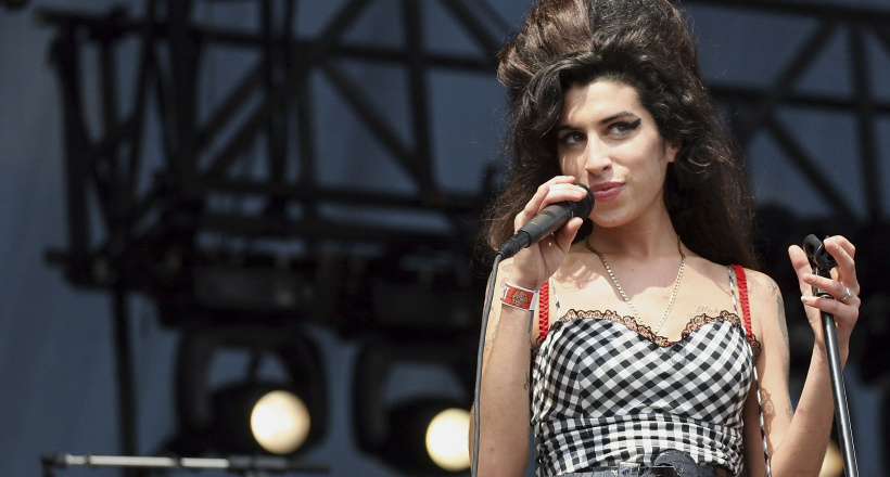 Bán đấu giá trang phục của cố nghệ sỹ Amy Winehouse