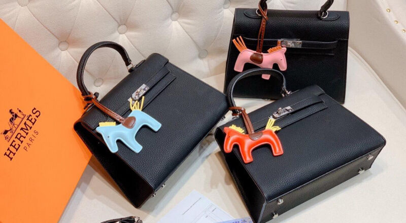 Mùa hè sành điệu cùng BST phụ kiện “chất lừ” từ nhà mốt Hermès