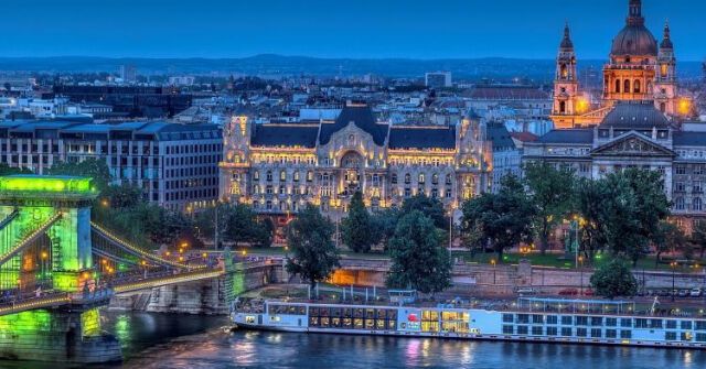 Budapest Thành phố cổ tích bên dòng sông Danube đón Ronaldo ở EURO 2020