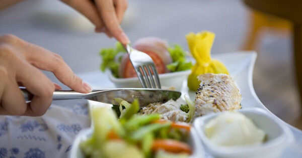 Cách ăn uống trong nhà hàng sang trọng mà bạn cần nắm rõ